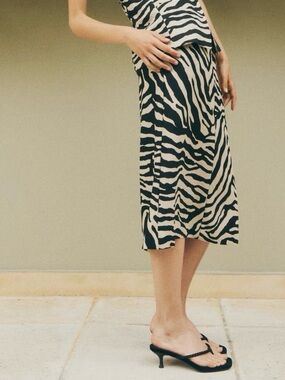 H&M Light Beige/Zebra Print Midi Skirt-NEW Size 8